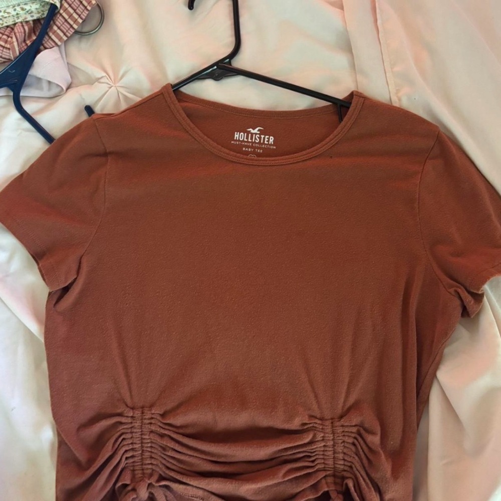Hollister Women's Short Sleeve Top in Rust
